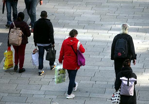 Bild vergrößern: Geschäftsklima im Einzelhandel vor Ostern deutlich verbessert