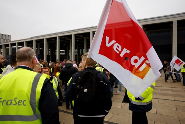 Bild vergrößern: Verdi: Gehaltserhöhung von bis zu 18 Prozent für Lufthansa-Bodenpersonal