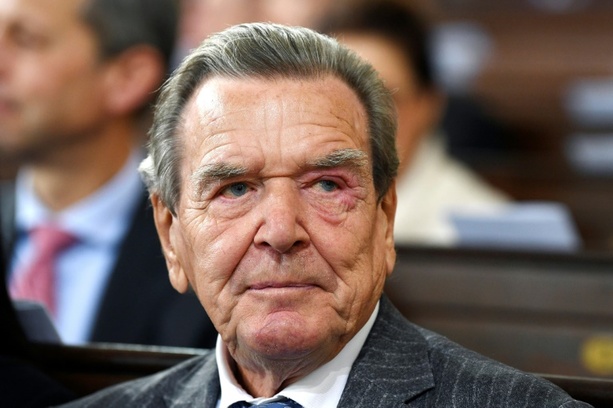 Bild vergrößern: Gabriel fällt zu Schröders 80. zwiespältiges Urteil über Ex-Kanzler