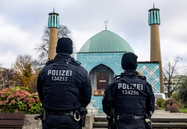 Bild vergrößern: Neue Forderungen nach Schließung von Islamischem Zentrum in Hamburg