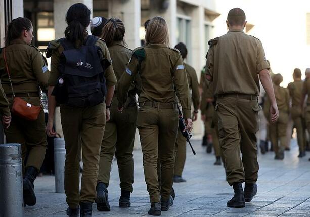 Bild vergrößern: Israelische Armee weist Rufe nach Deeskalation zurück