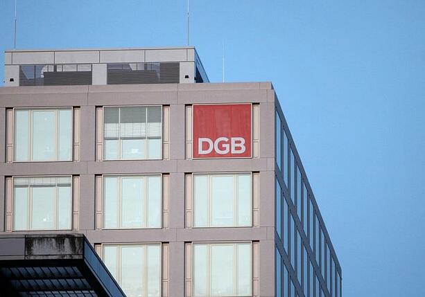 Bild vergrößern: DGB: In Deutschland wird nicht zu wenig gearbeitet