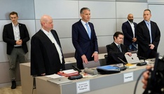 Prozess gegen Höcke wegen NS-Vokabular: Verteidigeranträge verzögern Anklageverlesung