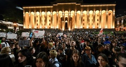 Hunderte junge Menschen bei pro-europäischer Demonstration in Georgien