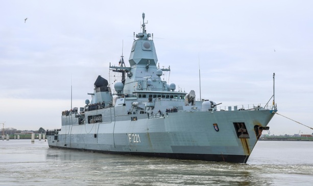 Bild vergrößern: Deutsche Fregatte Hessen beendet Einsatz im Roten Meer