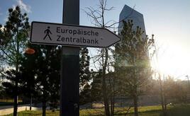 Griechenlands Notenbankchef sieht EZB-Zinsprognosen kritisch