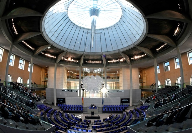 Bild vergrößern: Bundestag befasst sich mit AfD-Spionageaffäre und Veteranentag