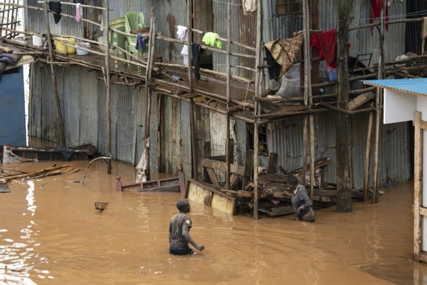 Bild vergrößern: Kenia verschiebt Schulstart wegen anhaltender Überschwemmungen