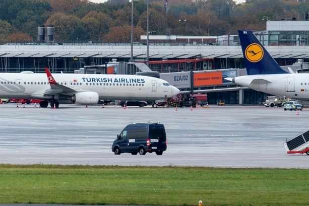 Bild vergrößern: Prozess gegen Mann wegen Entführung von Tochter an Hamburger Flughafen begonnen