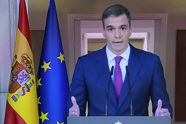 Bild vergrößern: Spaniens Ministerpräsident Snchez bleibt im Amt