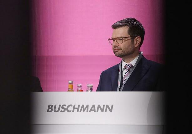 Bild vergrößern: Sicherheitsbehörden entsetzt über Buschmann-Warnung an Spione