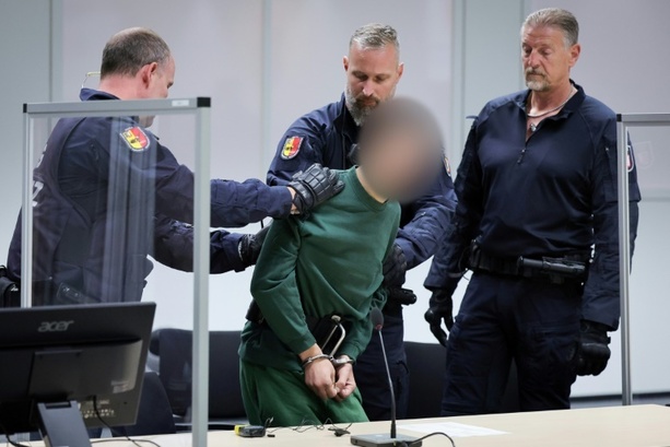 Bild vergrößern: Plädoyers in Prozess um tödliche Messerattacke in Zug bei Brokstedt erwartet