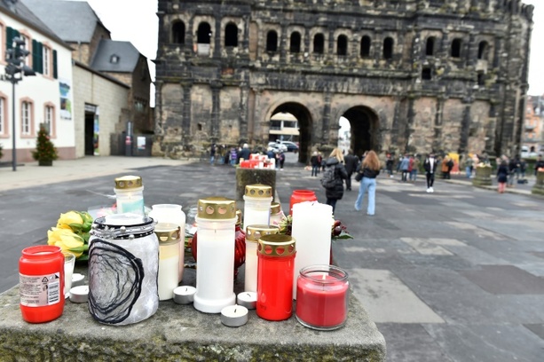 Bild vergrößern: Anklage fordert in neuem Prozess um Amokfahrt von Trier lebenslange Haft