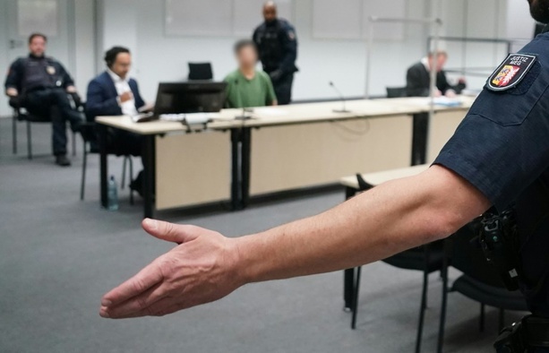 Bild vergrößern: Anklage fordert nach tödlicher Messerattacke von Brokstedt lebenslange Haft