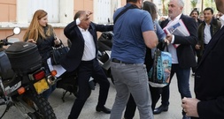 Frankreich: Rechtsextremer Parteichef Zemmour auf Korsika mit Eiern beworfen