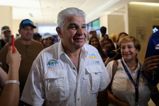 Bild vergrößern: Rechtsgerichteter Ex-Minister Mulino wird neuer Präsident in Panama
