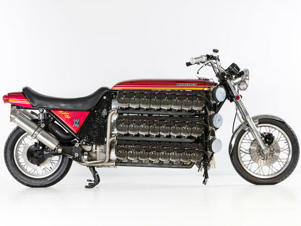 Bild vergrößern: 48-Zylinder-Motorrad Tinker Toy - Überraschend hoher Erlös