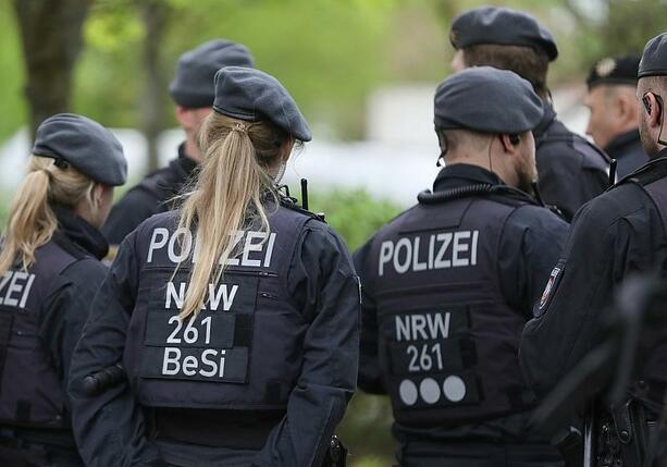 Bild vergrößern: NRW-Innenministerium: Deutlicher Anstieg bei politischen Straftaten