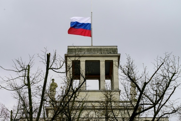Bild vergrößern: Russische Botschaft fordert von Berliner Behörden Rücknahme von Flaggenverbot am 8. und 9 Mai