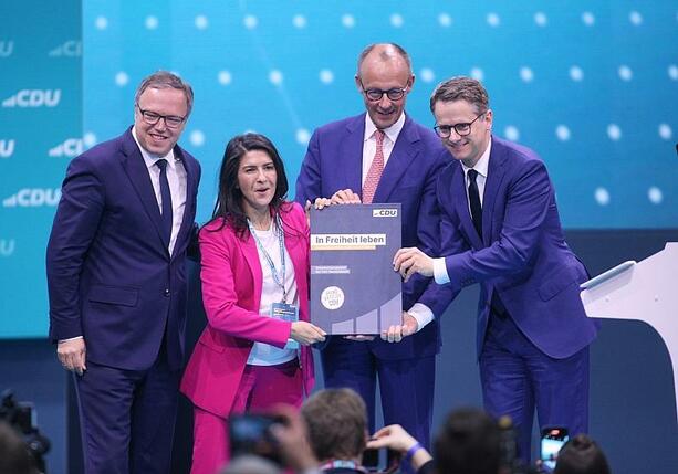 Bild vergrößern: CDU-Parteitag beschließt einstimmig neues Grundsatzprogramm