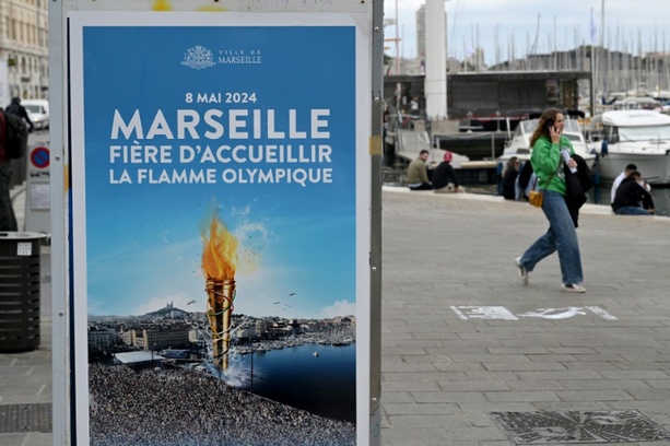 Bild vergrößern: Olympisches Feuer trifft in Marseille ein
