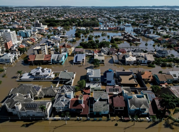 Bild vergrößern: Überschwemmungen in Brasilien: Zahl der Toten auf mindestens hundert gestiegen