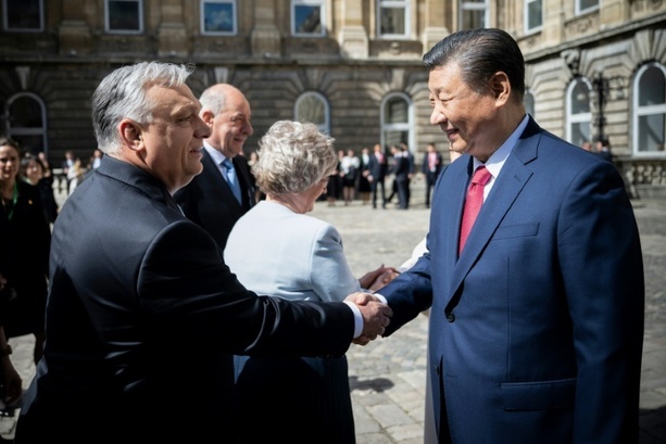 Bild vergrößern: Xi in Ungarn: Wirtschaftliche Kooperation im Fokus bei Besuch von Chinas Präsident