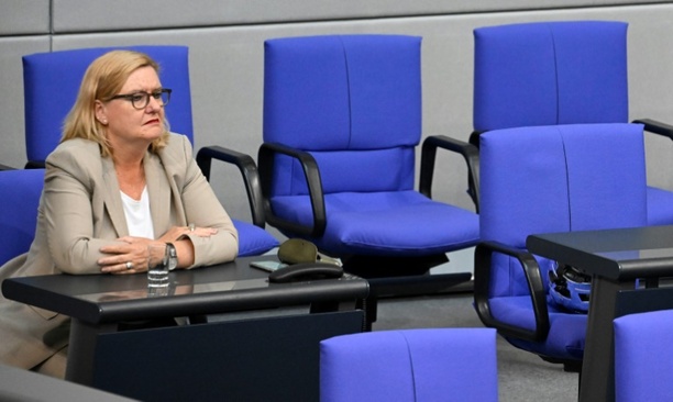 Bild vergrößern: Wehrbeauftragte des Bundestages kritisiert Mangel an Frauen bei der Bundeswehr