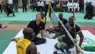 Nigeria-Reise zum Invictus-Jubiläum: Prinz Harry spielt Volleyball mit Veteranen