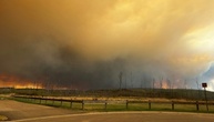 Wetterumschwung hilft bei Kampf gegen Waldbrand in Kanadas wichtigstem Ölfördergebiet