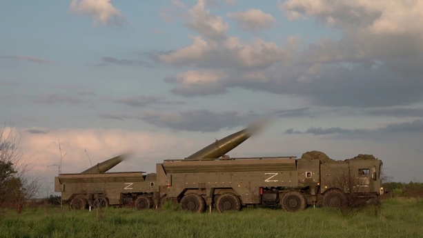 Bild vergrößern: Russland gibt Beginn von Atomwaffenübung nahe der Ukraine bekannt