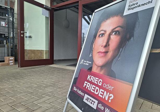 Bild vergrößern: Müntefering kritisiert Plakat von Wagenknecht-Partei