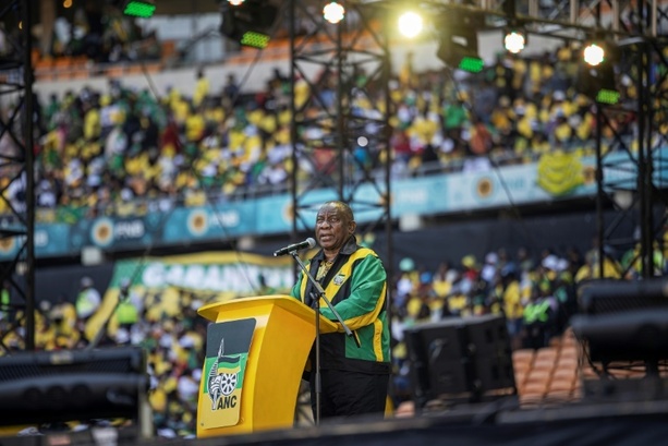 Bild vergrößern: Südafrikas Regierungspartei ANC schließt Wahlkampf mit großer Kundgebung ab