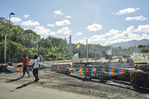 Bild vergrößern: Unruhen in Neukaledonien: Europäer verlassen die Insel