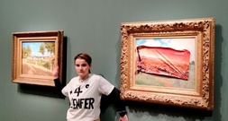 Klimaaktivistin überklebt Monet-Gemälde in Pariser Museum