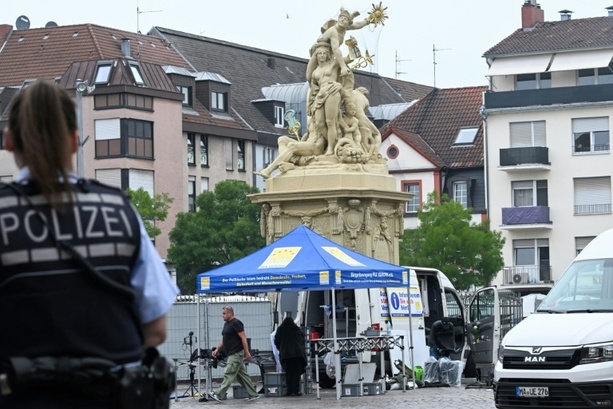 Bild vergrößern: Bei Messerattacke in Mannheim verletzter Polizist gestorben