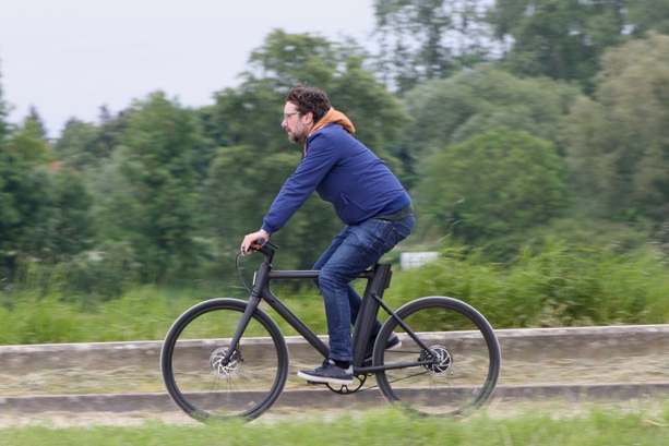 Bild vergr&ouml;&szlig;ern: Umfrage zur Verkehrsmittelnutzung - Auto vor Rad