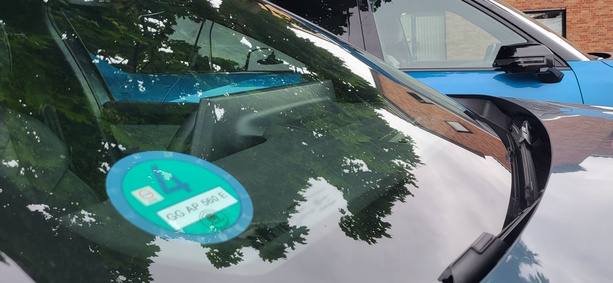 Bild vergr&ouml;&szlig;ern: Petitionsausschuss zu Feinstaubplakette  - E-Autos ohne Aufkleber in die Umweltzone? 