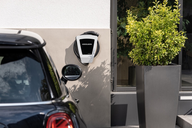 Bild vergr&ouml;&szlig;ern: Emissionen von Neuwagen in Europa - E-Autos senken Flottenausstoß