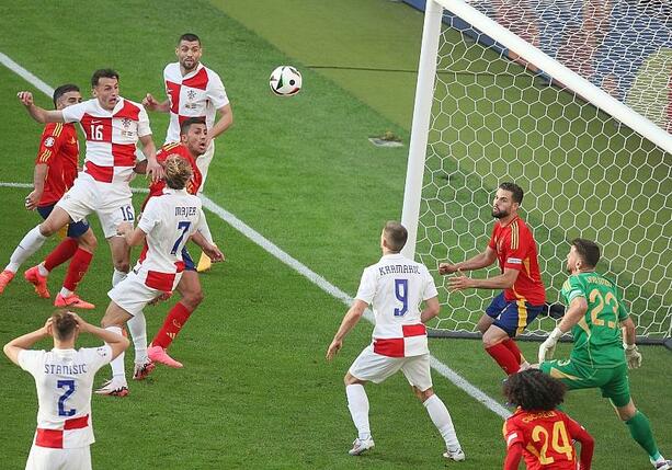 Bild vergrößern: Fußball-EM: Spanien gewinnt gegen Kroatien deutlich