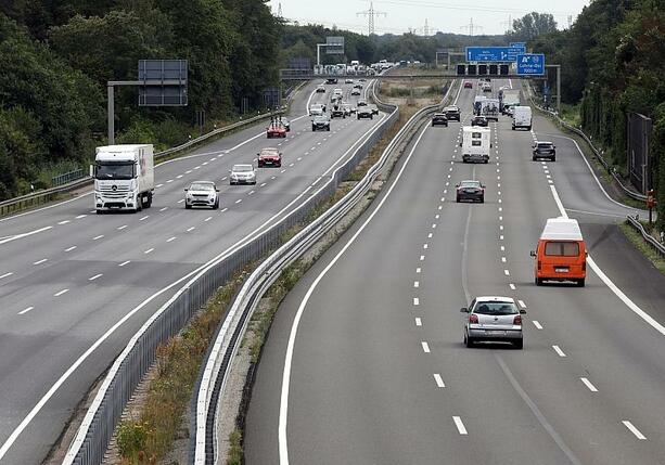 Bild vergrößern: NRW-Verkehrsminister kritisiert Sparpläne für Autobahnen