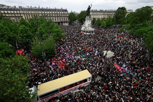 Bild vergrößern: Zwei Wochen vor Neuwahl in Frankreich: Hunderttausende protestieren gegen Rechts