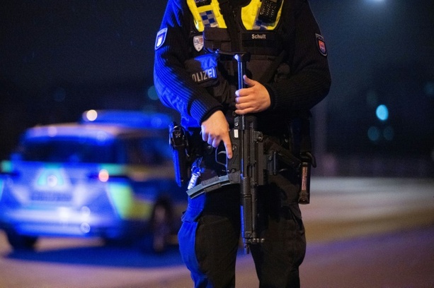 Bild vergrößern: Toter und Verletzte durch Messerattacken - Polizei erschießt Angreifer in Sachsen-Anhalt