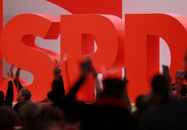 Bild vergrößern: SPD-Politiker fordern Konsequenzen aus Wahlschlappe