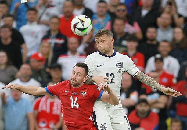 Bild vergrößern: Fußball-EM: England schlägt Serbien mühevoll