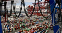 Gut 1000 Hafen-Beschäftigte streiken in Hamburg - Tarifpartner verhandeln