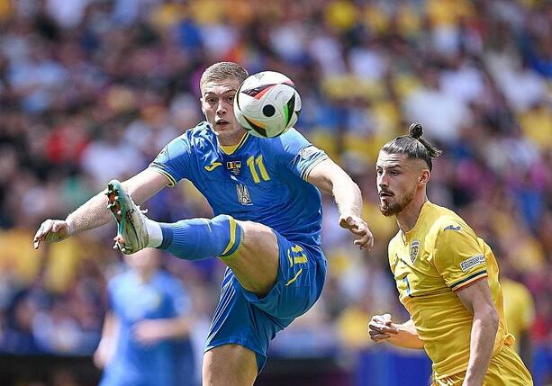 Bild vergrößern: Fußball-EM: Rumänien gewinnt gegen Ukraine