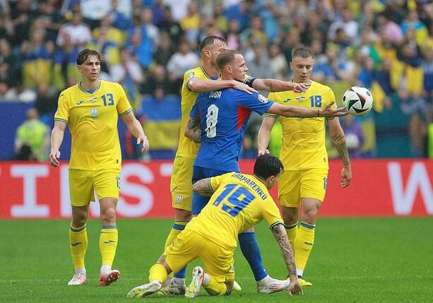 Bild vergrößern: Fußball-EM: Ukraine dreht Spiel gegen Slowakei