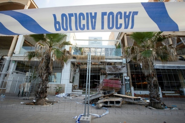 Bild vergrößern: Tödliches Unglück: Besitzer von eingestürztem Restaurant auf Mallorca festgenommen