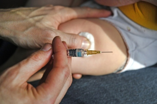 Bild vergrößern: Schutz vor schweren RSV-Infektionen: Stiko empfiehlt Impfung von Neugeborenen
